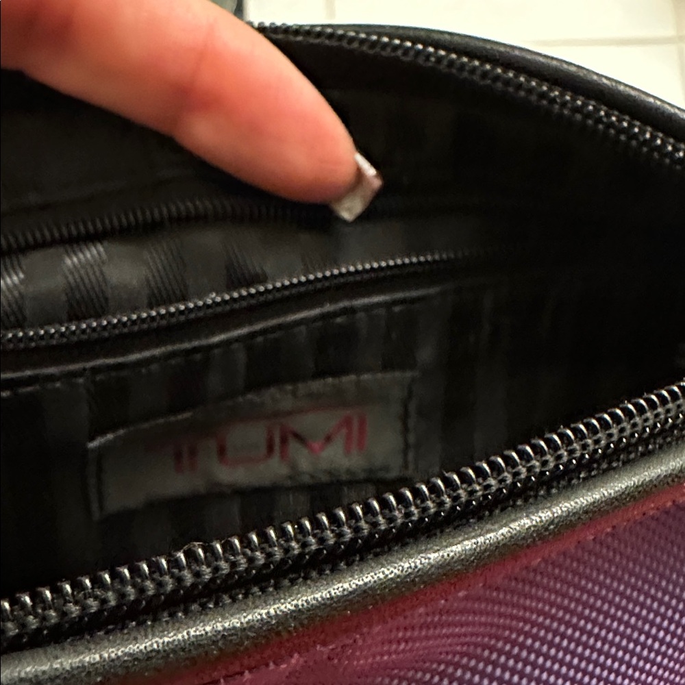 TUMI Women's small Bag in Purple and Black leather trim Euc - Picture 4 of 5